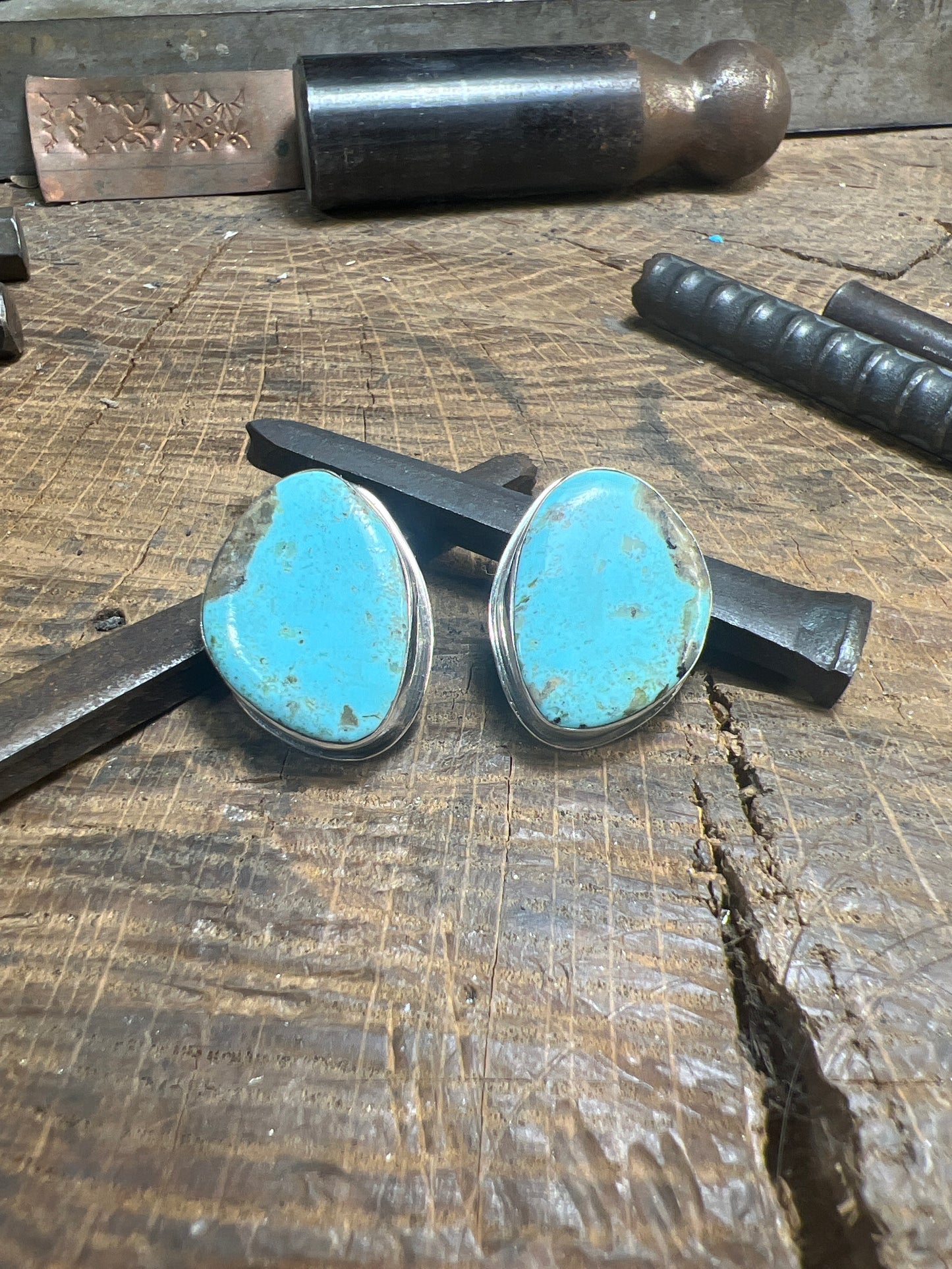 Victoria studs