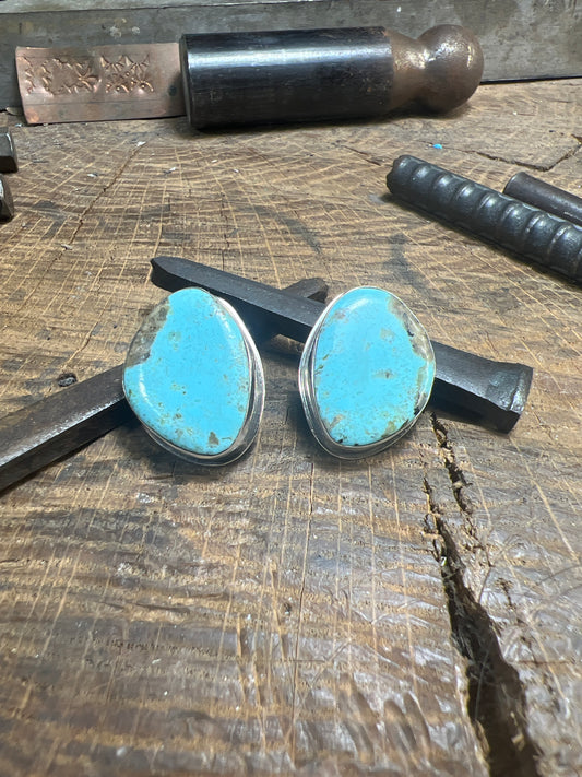 Victoria studs