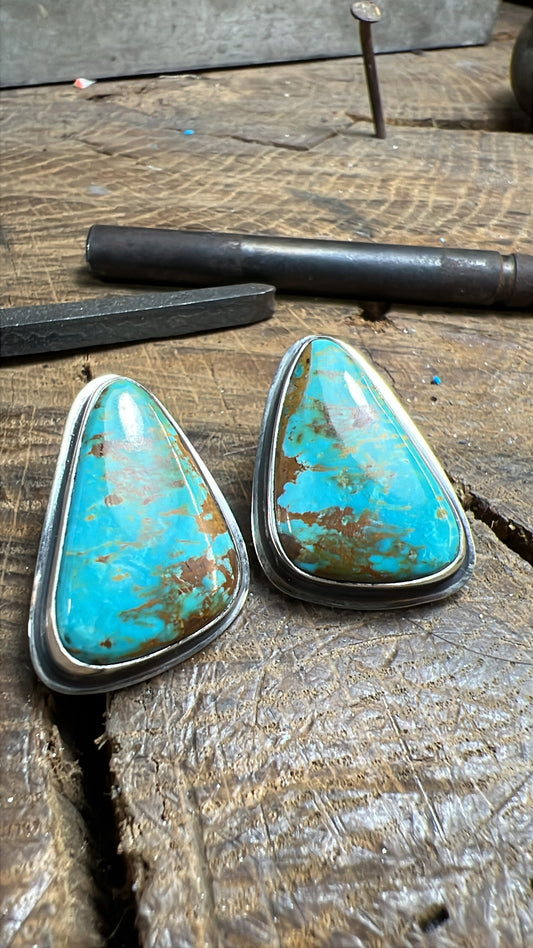Victoria studs