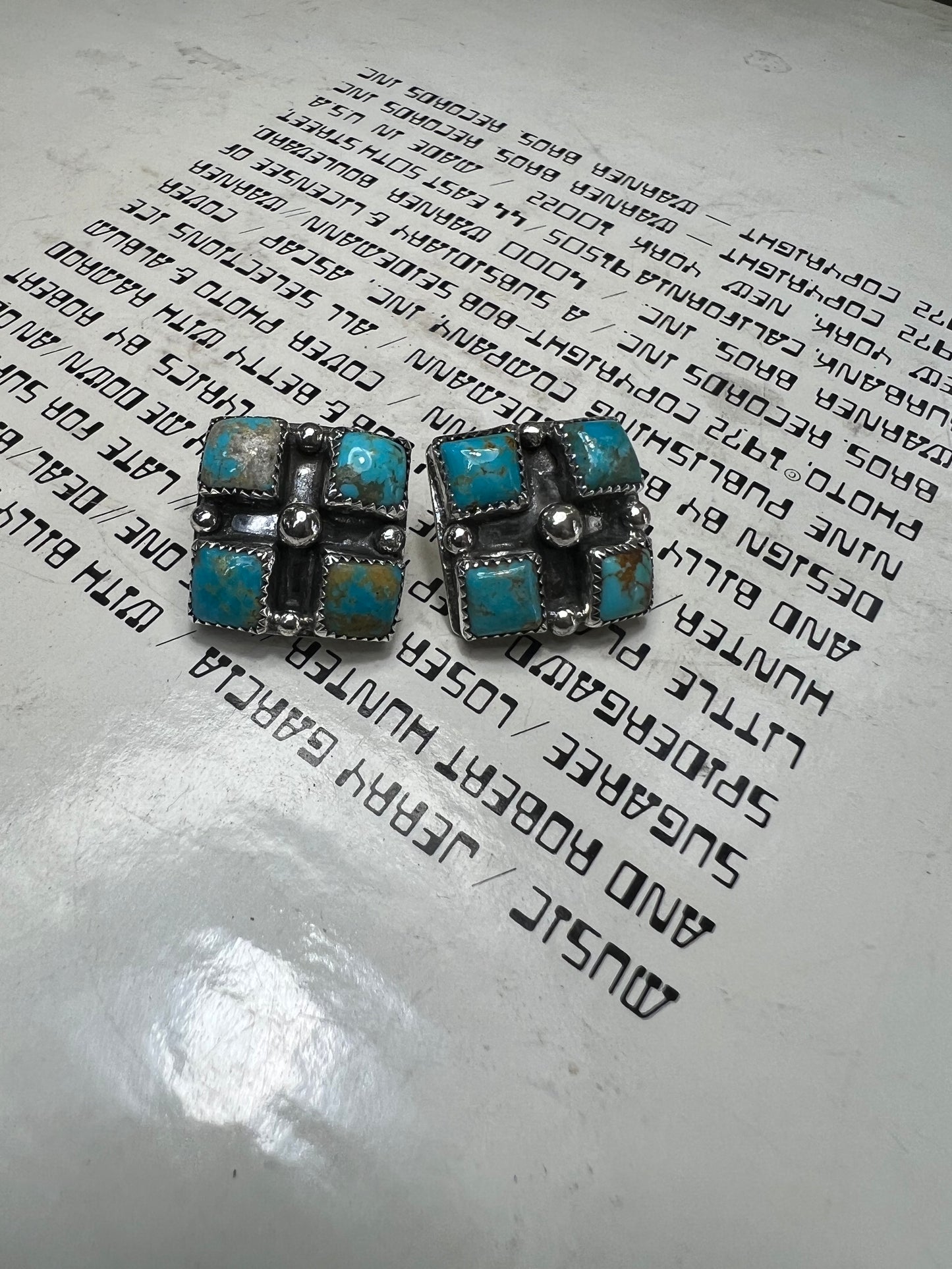 Window pain studs